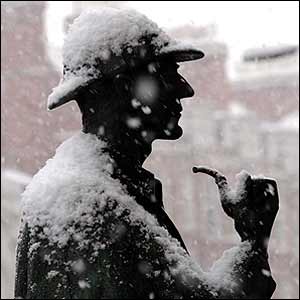 Sherlock Holmes unter flockiger Hageldecke